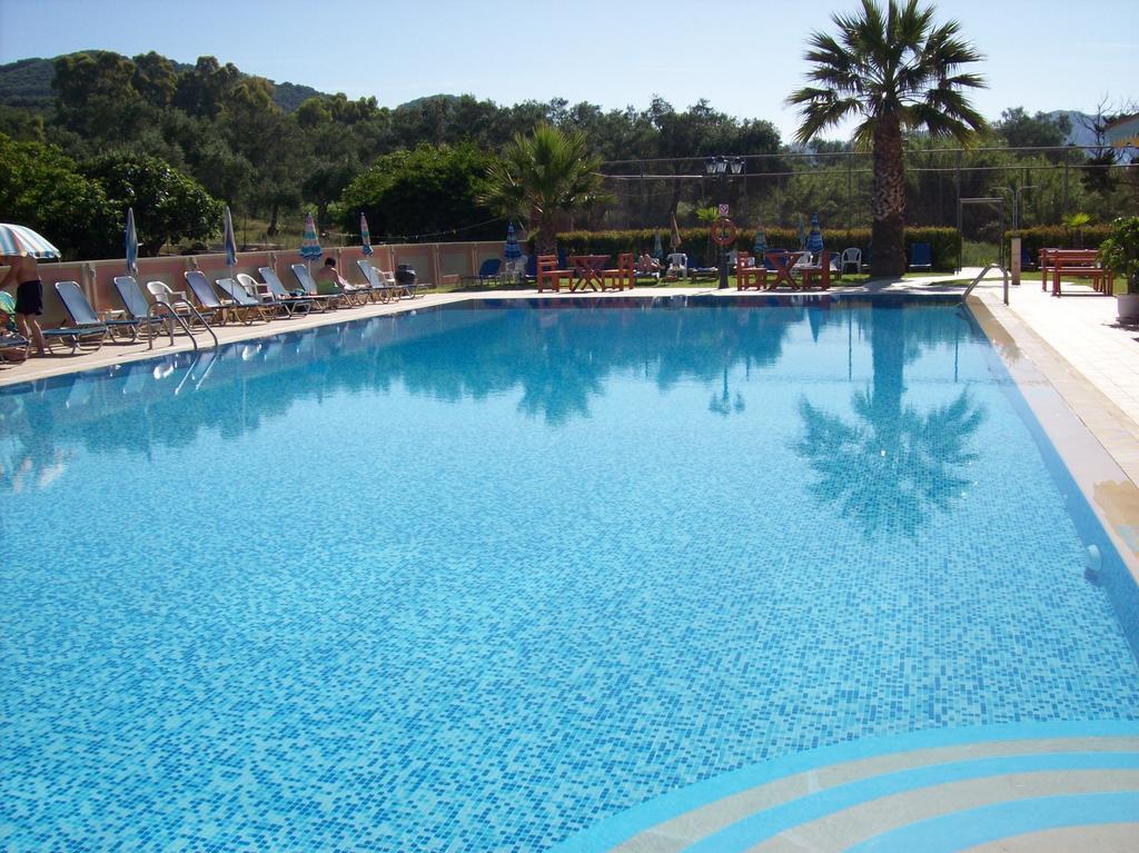 Thomas Bay Hotel Agios Stefanos Avliotes  Exterior foto
